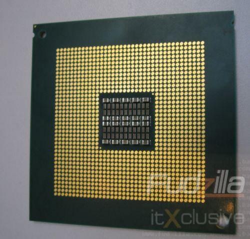 震撼 Intel首次展示80核心处理器晶圆 