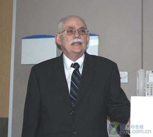 英特尔展示48核IA内核单芯片云计算机 