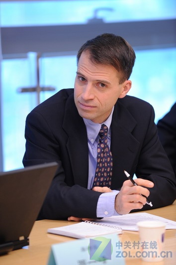 英特尔三条线布局2011年工作站市场 