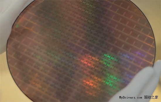 AMD再次展示16核心推土机服务器